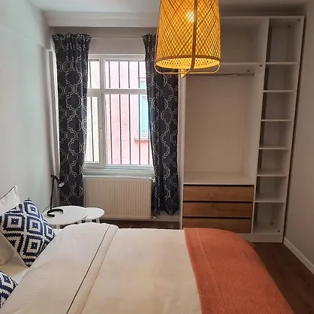 Brand New Luxuries 3-bedrooms In The Center شقة